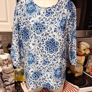 z Emily Daniels Floral Blue Stretch  Women's Top Regular Size XL